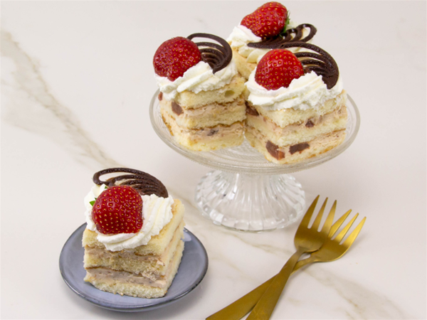 Petit four Aardbei slagroom